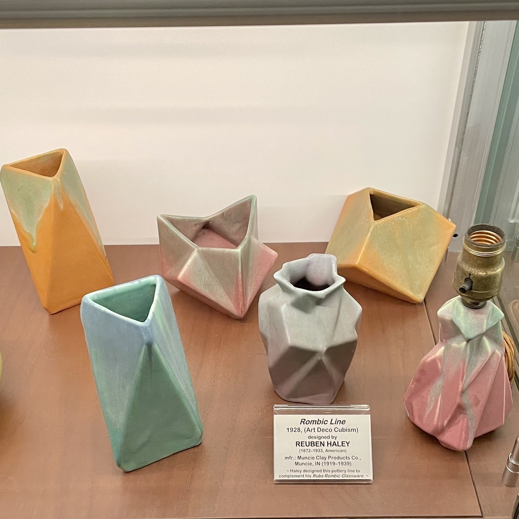 Cubist-style ceramic vases and lamp in the Rombic Line